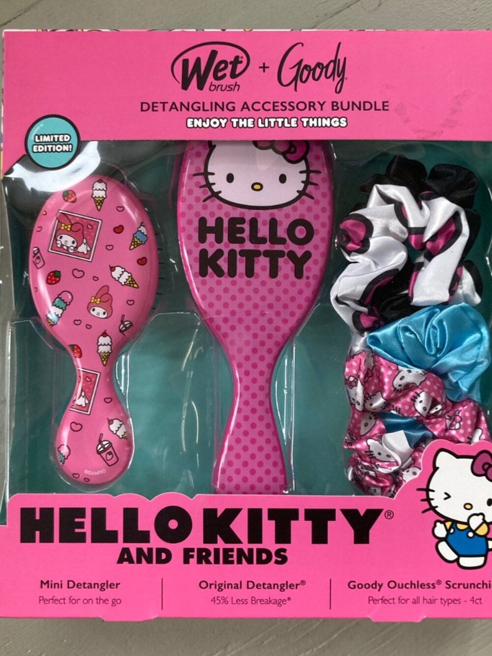 Hello Kitty and Friends Wet + Goody Detangling Hair Brush Set Bundle